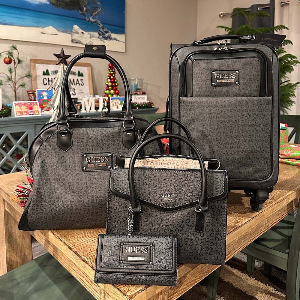 Guess Proposal Luggage Set